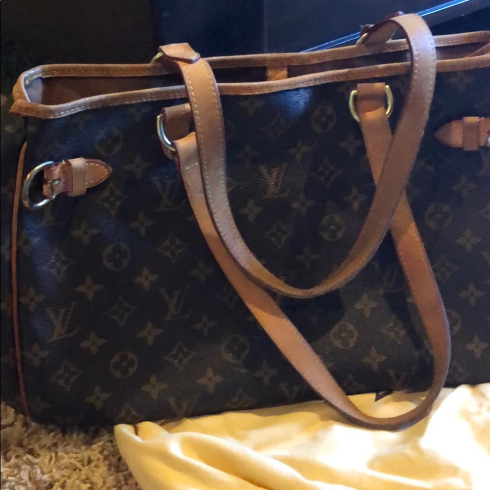 Authentic Louis Vuitton Batignolles Monogram Bag